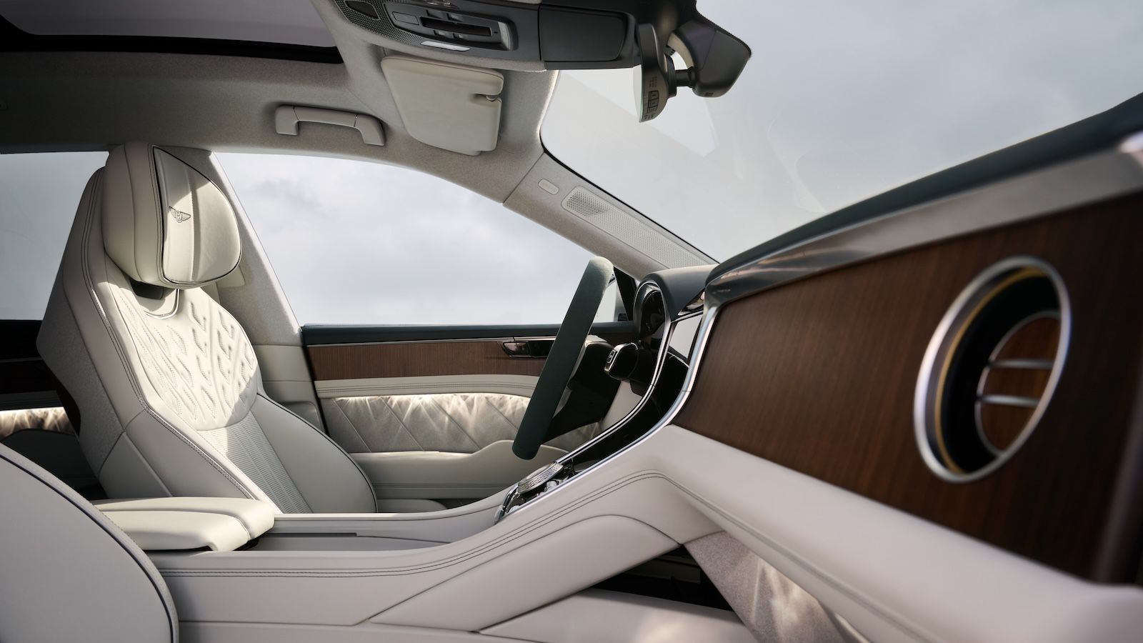Bentley Torcal: 888 ίπποι, 600 χλμ. και φόρτιση 10-80% σε 16 λεπτά